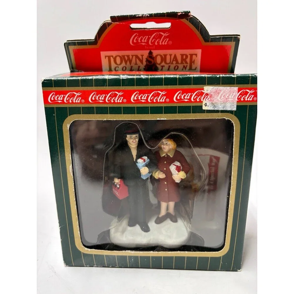 Coca-Cola Town Square Last Minute Shoppers CG242 Christmas Village Figure w/Box